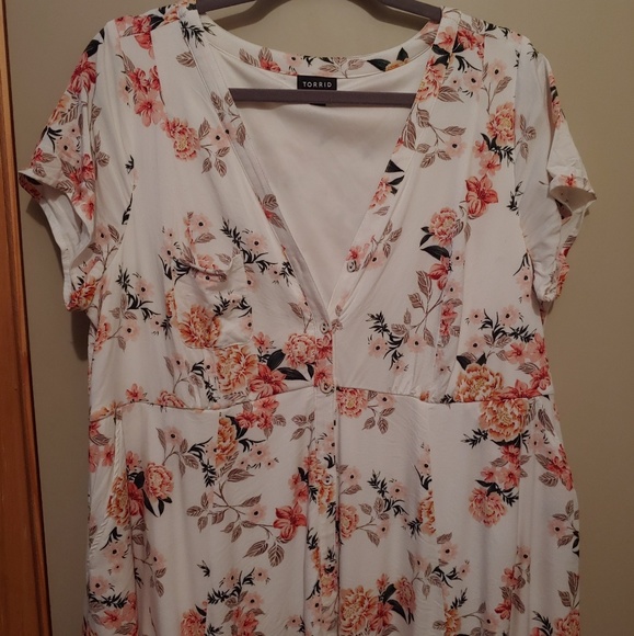 torrid Dresses & Skirts - Torrid White Floral Button Up Fit n Flare Dress